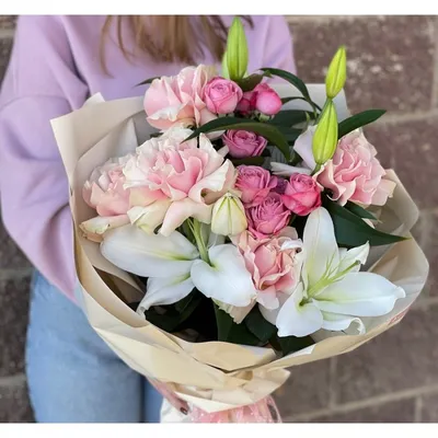 Прекрасная фотка букета розы и лилии в формате webp