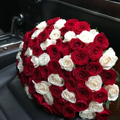 Букет цветов 101 роза: Прекрасные краски на фотографии