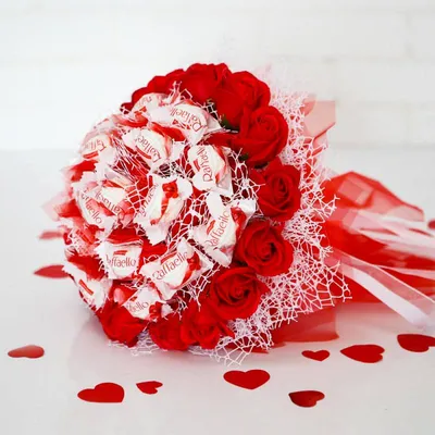 Красочные фотографии букетов из конфетных роз