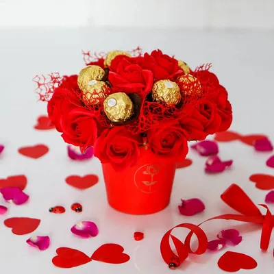 Фото букетов из конфетных роз в формате webp для лучшего качества