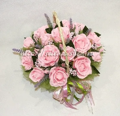 Изображение букета из конфетных роз с привлекательными цветами