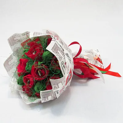 Картинки с розами, сделанными из ярких конфетных лепестков