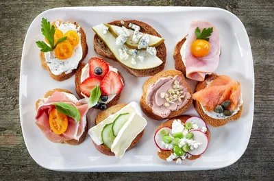 Фото бутербродов для праздничного бранча с выбором размера изображения