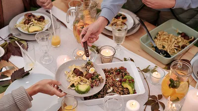 Изображение вкуснейшей закуски - бутерброды со шпротами