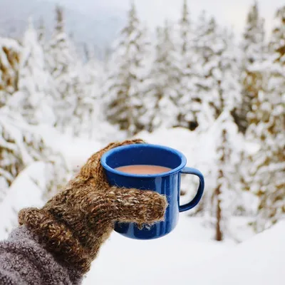 Изысканный вкус зимы в каждом пикселе: загрузите фото Чашки кофе