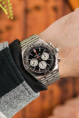 Фон с часами Breitling в webp формате