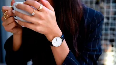 Скачайте бесплатно фото часов Daniel Wellington в хорошем качестве