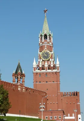 Эстетика времени: Фотографии часов на Спасской башне в арт-стиле