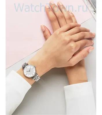 Стильные часы на женской руке: арт-фото в высоком разрешении