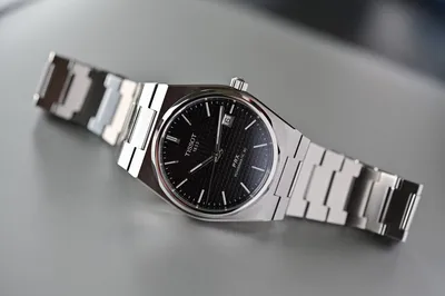 4K изображения мужских часов Tissot