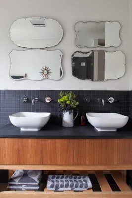 Фото ванной комнаты с черной плиткой на фоне природы