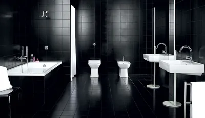Фото Черной ванны с использованием натуральных материалов
