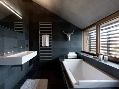 Ванна в черном цвете: необычный выбор для ванной комнаты