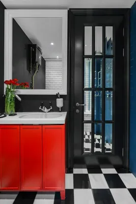 Фото ванной комнаты в черно-красных тонах: стильный интерьер
