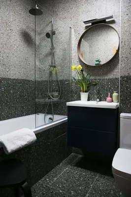Ванная комната с черным кафелем: современность и функциональность