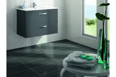 Ванная комната с черным кафелем: смелый и необычный выбор