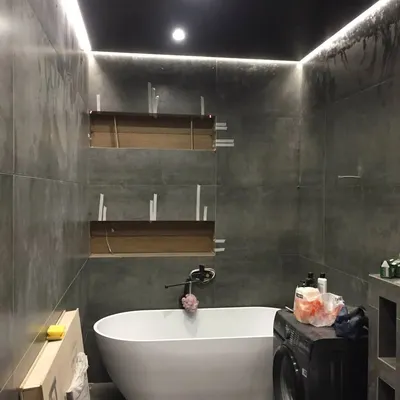 Картинка черного натяжного потолка в ванной комнате