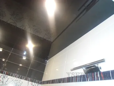 Фотография черного натяжного потолка в ванной комнате - в Full HD