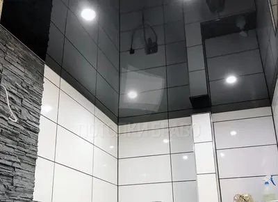 Фотография черного натяжного потолка в ванной комнате в формате PNG