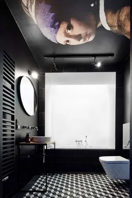 Идеи дизайна ванной комнаты с элегантным черным натяжным потолком