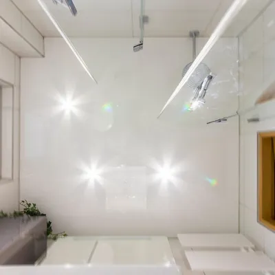 Картинка черного натяжного потолка в ванной в HD качестве