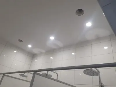 Фото черного натяжного потолка в ванной - лучшие изображения