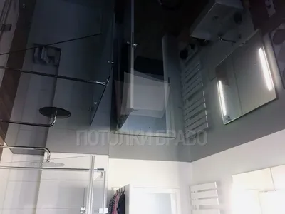 Изображение черного натяжного потолка в ванной комнате в 4K разрешении