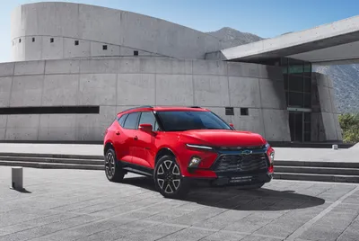 Фотографии Chevrolet Blazer 2023 на сером фоне