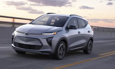 Chevrolet Bolt EUV 2023: изображения в ночное время суток