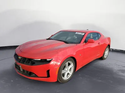 Фото Chevrolet Camaro LT 2023 в черно-белом стиле