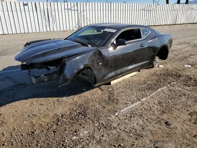 Chevrolet Camaro LT 2023 на автосалоне