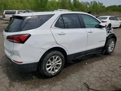 Фотографии Chevrolet Equinox 2023 на фоне гор