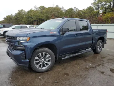 Фотографии Chevrolet Silverado 2023 на природе