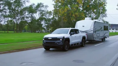 Фотографии Chevrolet Silverado 2023 в белом цвете