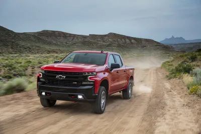 Изображения Chevrolet Silverado 2023 в красном цвете