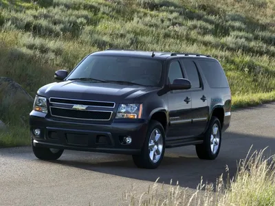 Фотографии Chevrolet Suburban 2023 в различных ракурсах