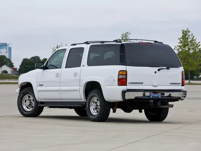 Изображения Chevrolet Suburban 2023 с разными деталями