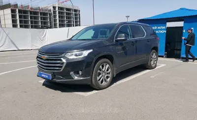 Фото Chevrolet Traverse 2023 в движении