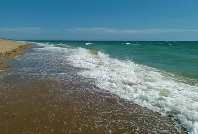 Изображение заката, отражающегося в Каспийском море