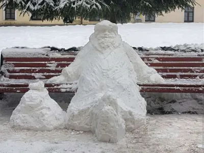 Фотография Деда Мороза из снега для скачивания