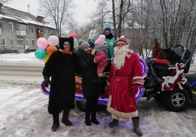 Фотка Деда мороза на мотоцикле для создания новогодних слайд-шоу