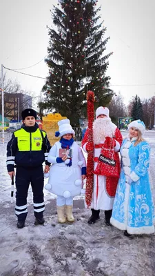 Изображение Деда Мороза и снегурочки для новогоднего оформления