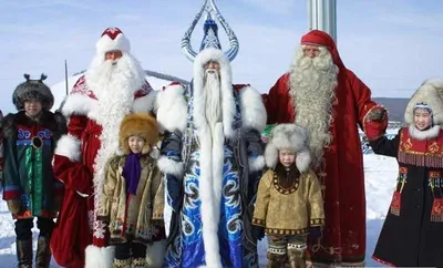Уникальные кадры Деда Мороза в различных костюмах
