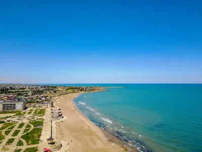 Фотография бирюзовой воды Дербентского моря, захватывающая дух