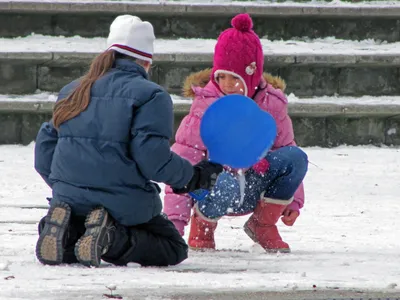 Дети и белоснежный пейзаж: Волшебные встречи зимы