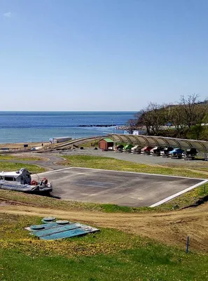 Волны веселья: кадры водных развлечений детей в лагере во Владивостоке