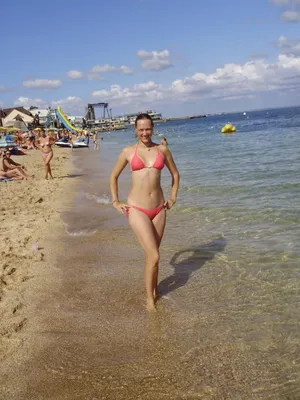 Фото девушек на пляже в Крыму: скачать бесплатно в формате JPG, PNG, WebP