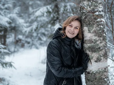 Зимний кадр: Девушки на природе в уникальных зимних кадрах