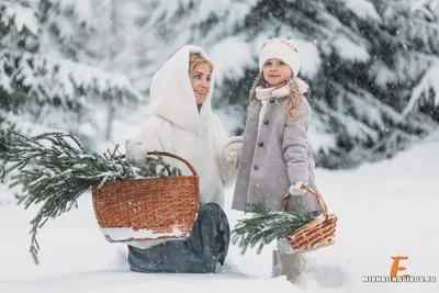 Зимние переливы: Девушки на улице в фотографиях с мерцающим светом