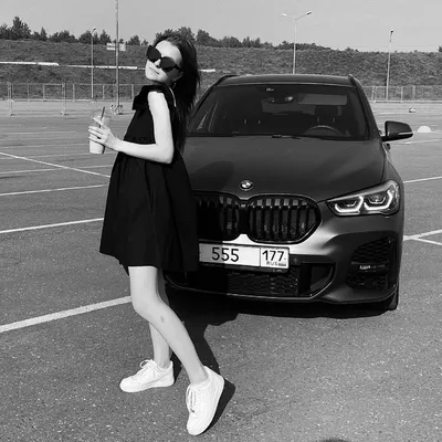 Обворожительные фотографии горячих девушек с автомобилями BMW 